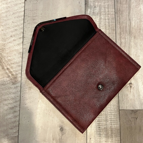 Maroon Bcbg envelope clutch AF - Picture 7 of 8